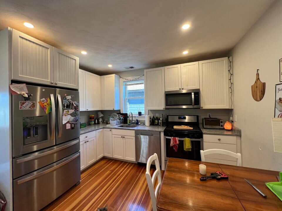 305 Highland Ave, Unit 3 in Somerville, MA - Building Photo