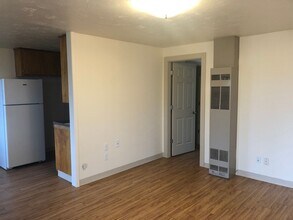 37136 Gore Dr in Lebanon, OR - Building Photo - Building Photo