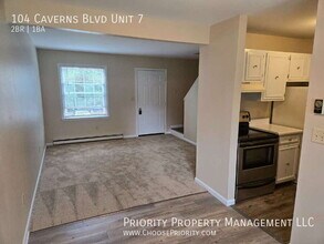104 Caverns Blvd in Grottoes, VA - Building Photo - Building Photo
