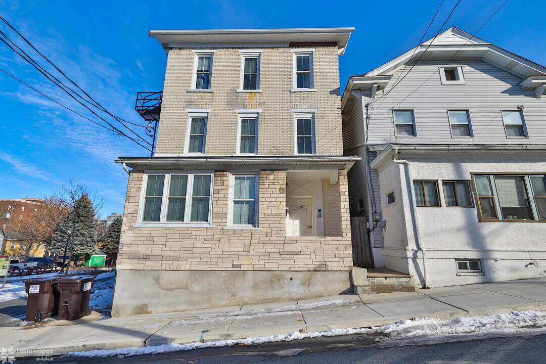 328 Polk St in Bethlehem, PA - Building Photo