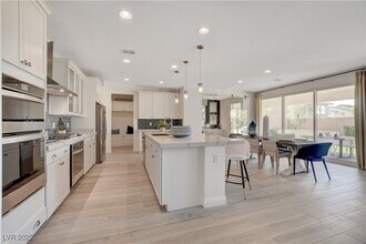 1075 N Water St in Henderson, NV - Building Photo - Building Photo