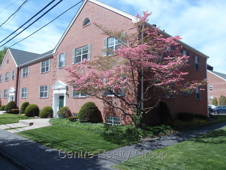 497 Centre St, Unit 4 in Newton, MA - Foto de edificio - Building Photo