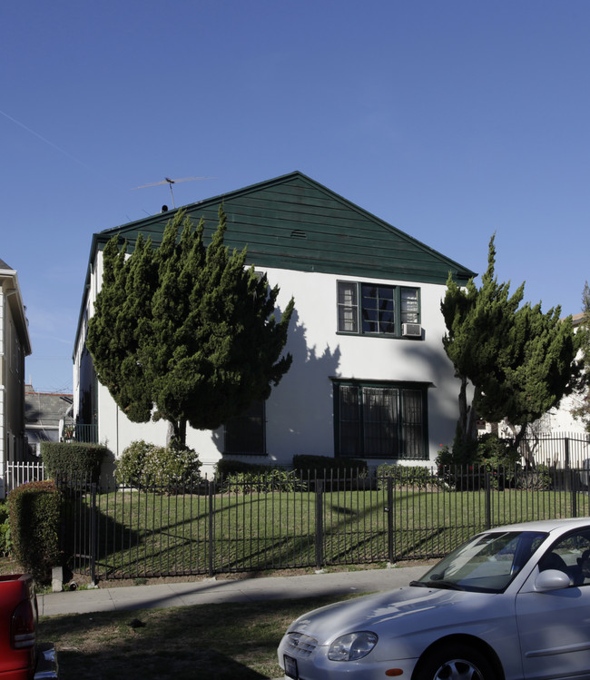 111 N Catalina St in Los Angeles, CA - Foto de edificio - Building Photo