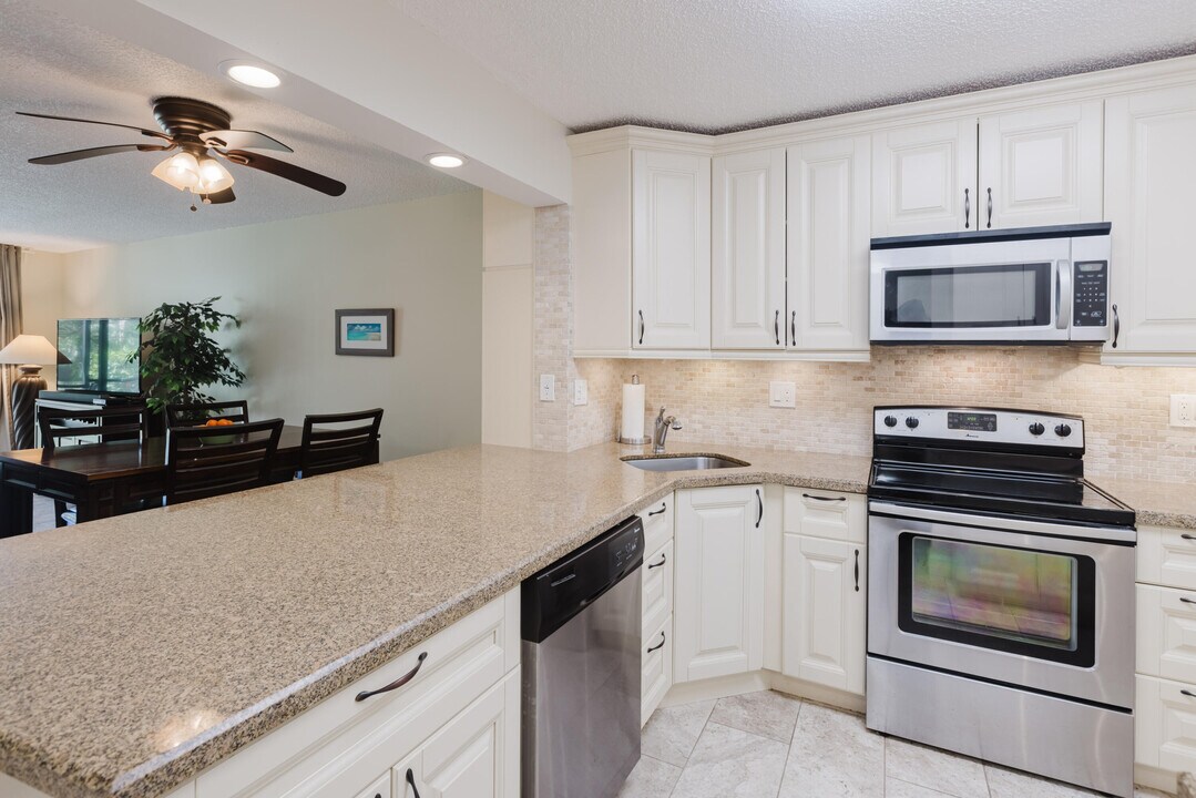 3050 NW 42nd Ave in Coconut Creek, FL - Building Photo