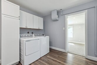 9604 S Knox Ave in Oak Lawn, IL - Foto de edificio - Building Photo