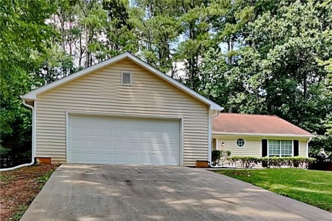 property at 1254 Parkwood Chase NW
