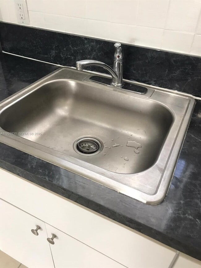 1545 NW 8th Ave in Miami, FL - Building Photo - Building Photo