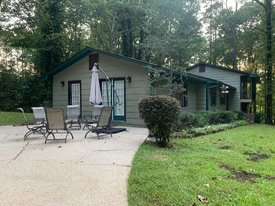 4251 Mink Livsey Rd in Snellville, GA - Building Photo