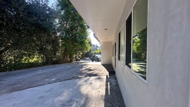 1714 Royal Blvd in Glendale, CA - Foto de edificio - Building Photo