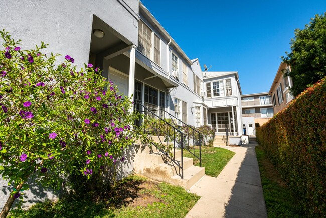 410 Veteran Avenue in Los Angeles, CA - Foto de edificio - Building Photo