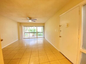 572 Orange Dr in Altamonte Springs, FL - Building Photo - Building Photo