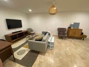 5651 Sumner Way, Unit 209 in Culver City, CA - Foto de edificio - Building Photo