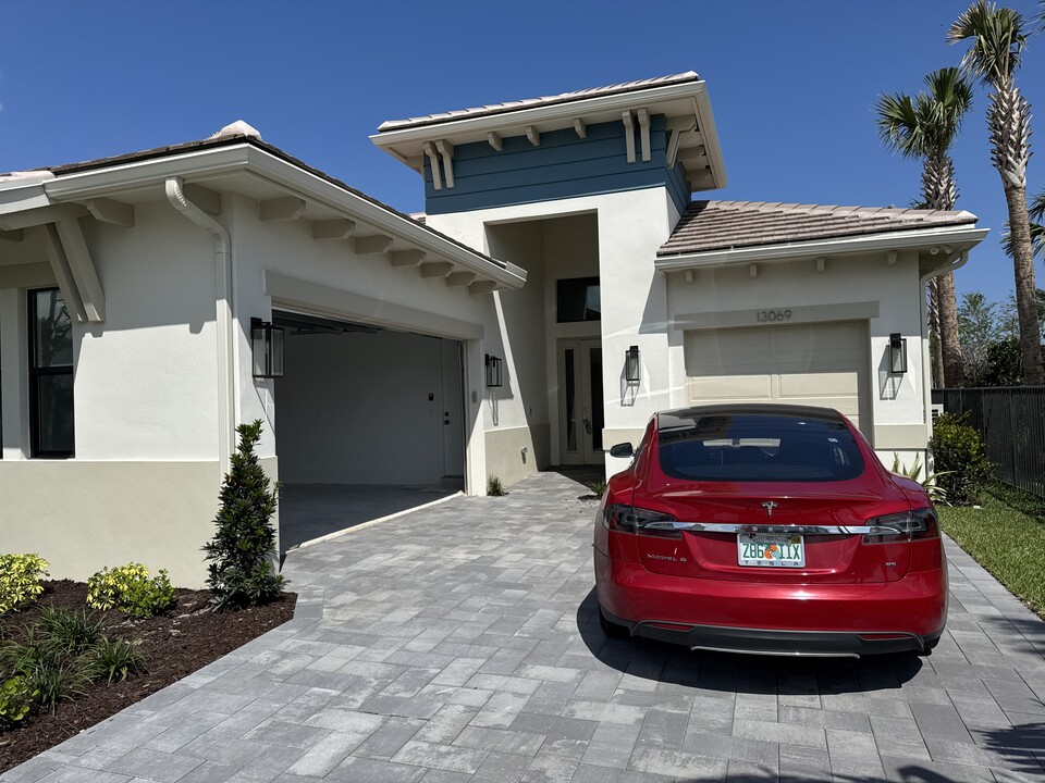 13069 Feathering Wy in Palm Beach Gardens, FL - Building Photo