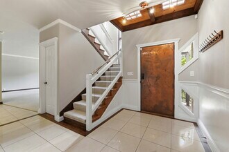 158 Los Robles Dr in Burlingame, CA - Building Photo - Building Photo