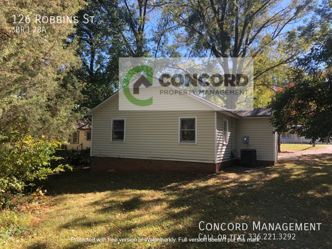 126 Robbins St in Greensboro, NC - Building Photo - Building Photo