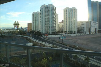 222 Karen Ave in Las Vegas, NV - Building Photo - Building Photo