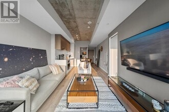 161 Roehampton Ave in Toronto, ON - Building Photo - Building Photo