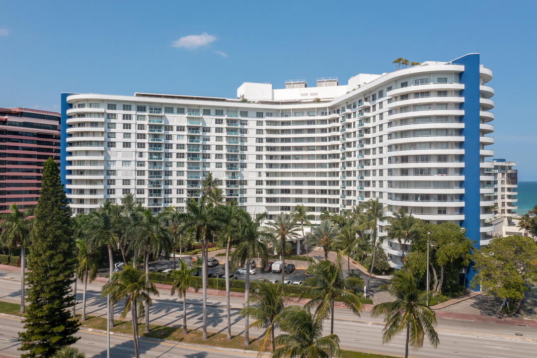 Seacoast in Miami Beach, FL - Building Photo