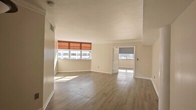 825 Brickell Bay Dr, Unit 1951 in Miami, FL - Foto de edificio - Building Photo