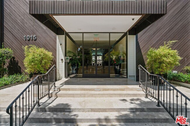 1015 Kings Rd in West Hollywood, CA - Building Photo - Building Photo