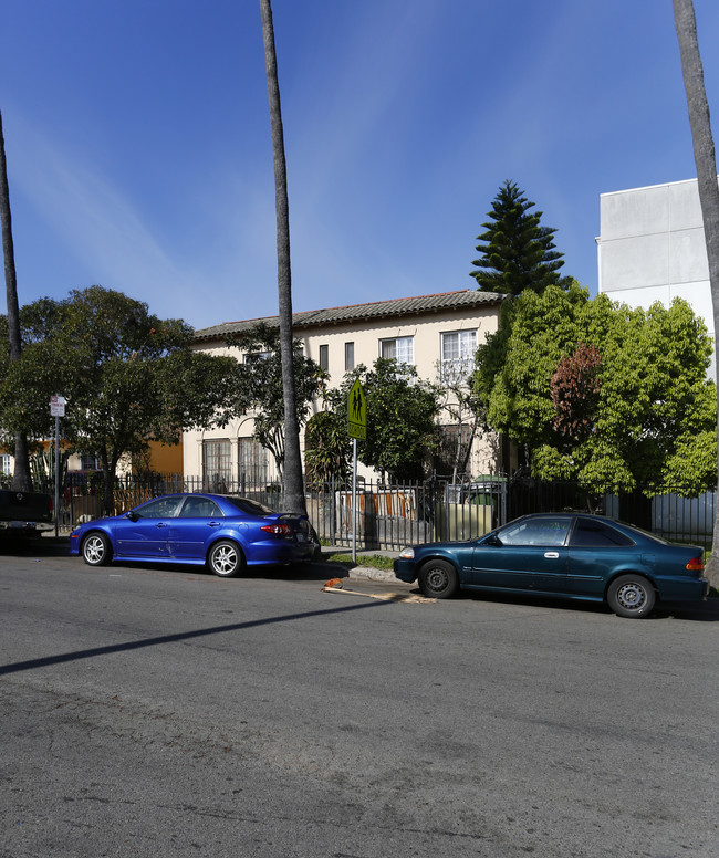 913 Mariposa Ave in Los Angeles, CA - Building Photo - Building Photo