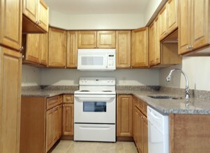 Oak Knoll in Norwalk, CT - Building Photo - Building Photo