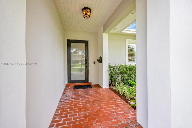 8100 SW 107th St in Miami, FL - Building Photo - Building Photo