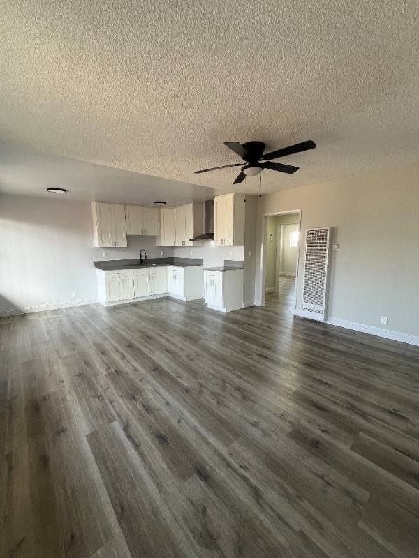 1060 W 117th St in Los Angeles, CA - Building Photo - Building Photo