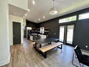 2279 Lake Hall Rd in Tallahassee, FL - Building Photo - Building Photo