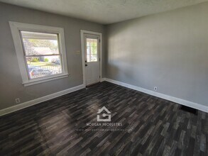 1325 W 10th St, Unit 1325 in Anderson, IN - Foto de edificio - Building Photo