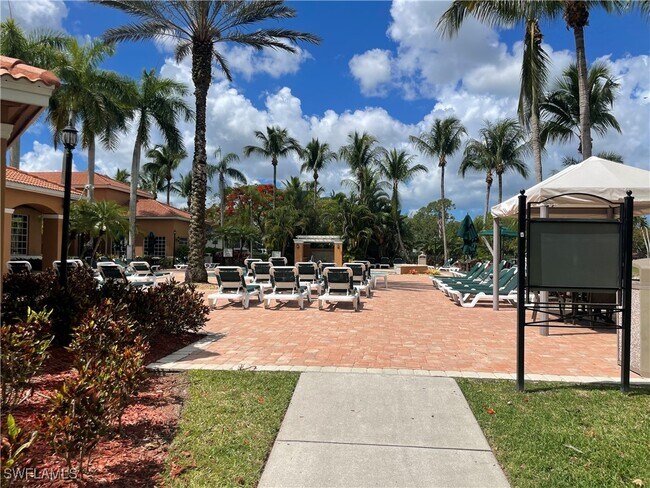 1270 Wildwood Lakes Blvd in Naples, FL - Building Photo - Building Photo