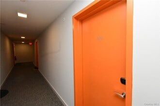 35 Van Nydeck Ave in Beacon, NY - Foto de edificio - Building Photo