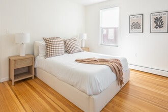 34 White Pl, Unit 3 in Brookline, MA - Building Photo - Building Photo