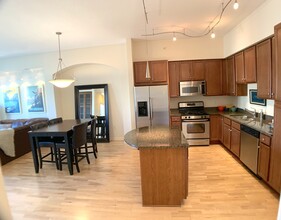 500 E Grant St, Unit 2609 in Minneapolis, MN - Foto de edificio - Building Photo