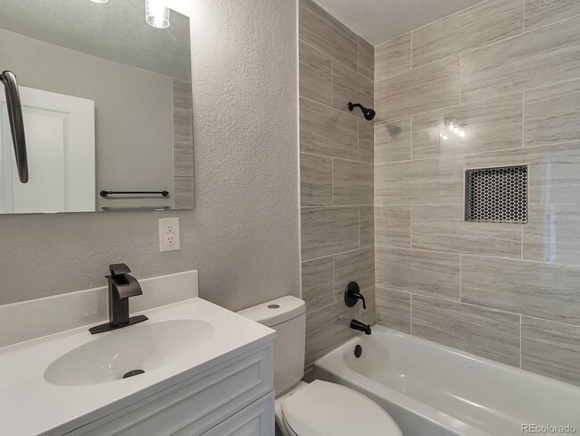 1655 N Oakland St in Aurora, CO - Building Photo - Building Photo