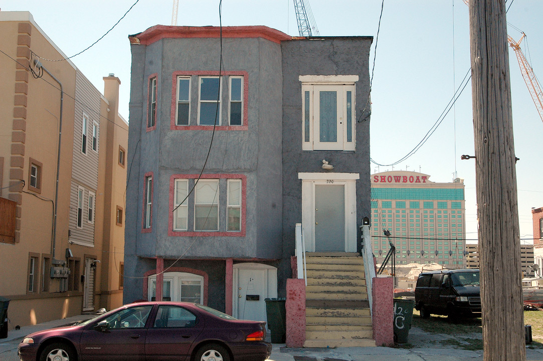 220 S Rhode Island Ave in Atlantic City, NJ - Foto de edificio