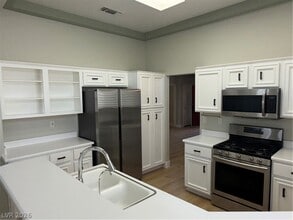 10701 Argents Hill Dr in Las Vegas, NV - Building Photo - Building Photo