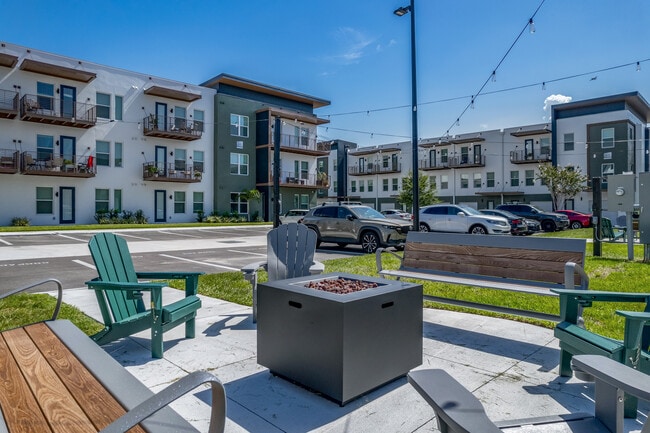 Lake Maggiore in St. Petersburg, FL - Building Photo - Building Photo