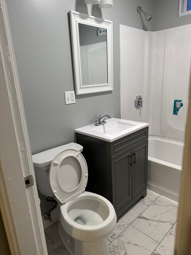 553 Hyde Park Ave, Unit 2 in Boston, MA - Building Photo - Building Photo