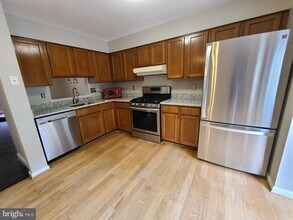 7420 Houndsbury Ct in Alexandria, VA - Building Photo - Building Photo