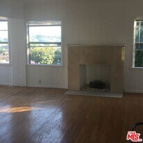 5245 Maymont Dr in Los Angeles, CA - Building Photo