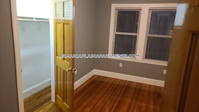 200 Hyde Park Ave-Unit -1 in Boston, MA - Building Photo - Building Photo