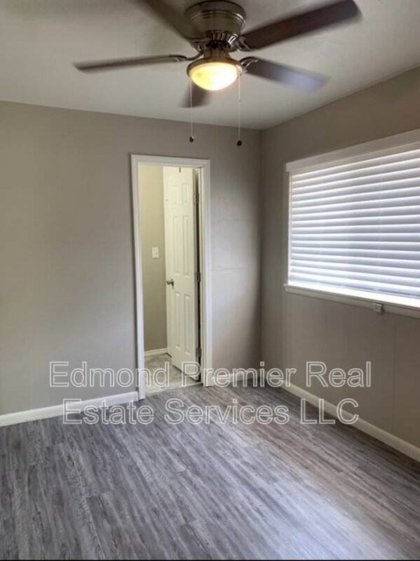 property at 207 E Hurd St