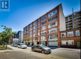 29 Camden St in Toronto, ON - Building Photo