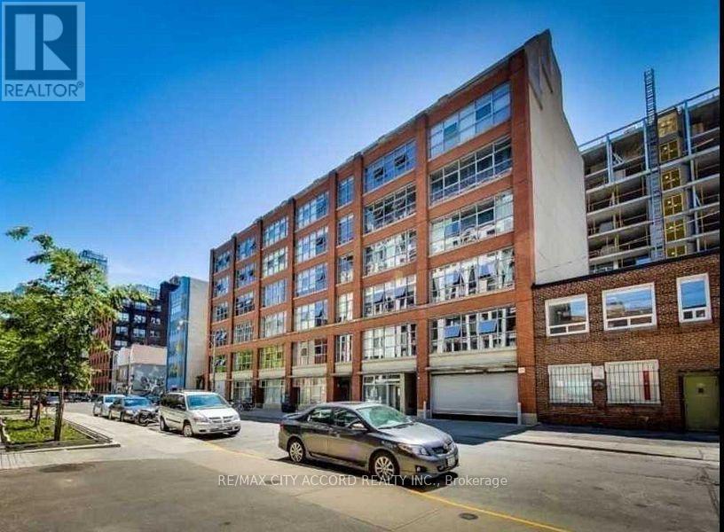 29 Camden St in Toronto, ON - Building Photo