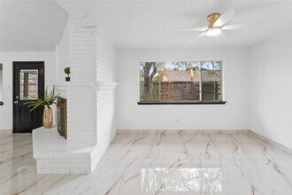 2610 Hollymist Dr in Houston, TX - Building Photo - Building Photo