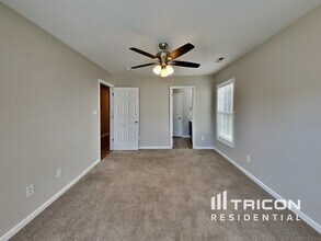 128 Randolph Dr in Clayton, NC - Foto de edificio - Building Photo