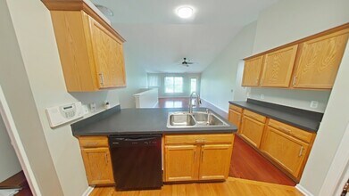 3950 Cherry Creek Ln in Sterling Heights, MI - Building Photo - Building Photo