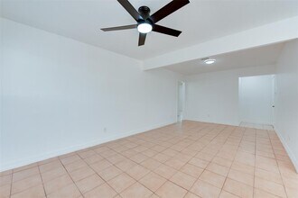 2413 Woodgate St in Houston, TX - Building Photo - Building Photo