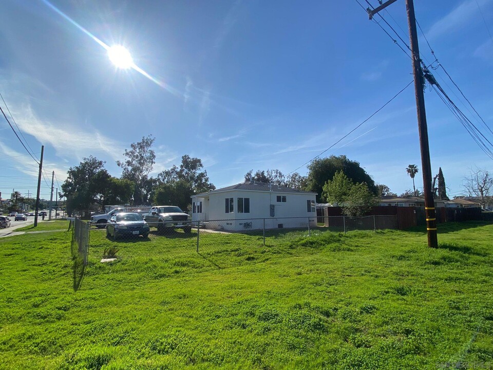 402 W 13th Ave in Escondido, CA - Building Photo